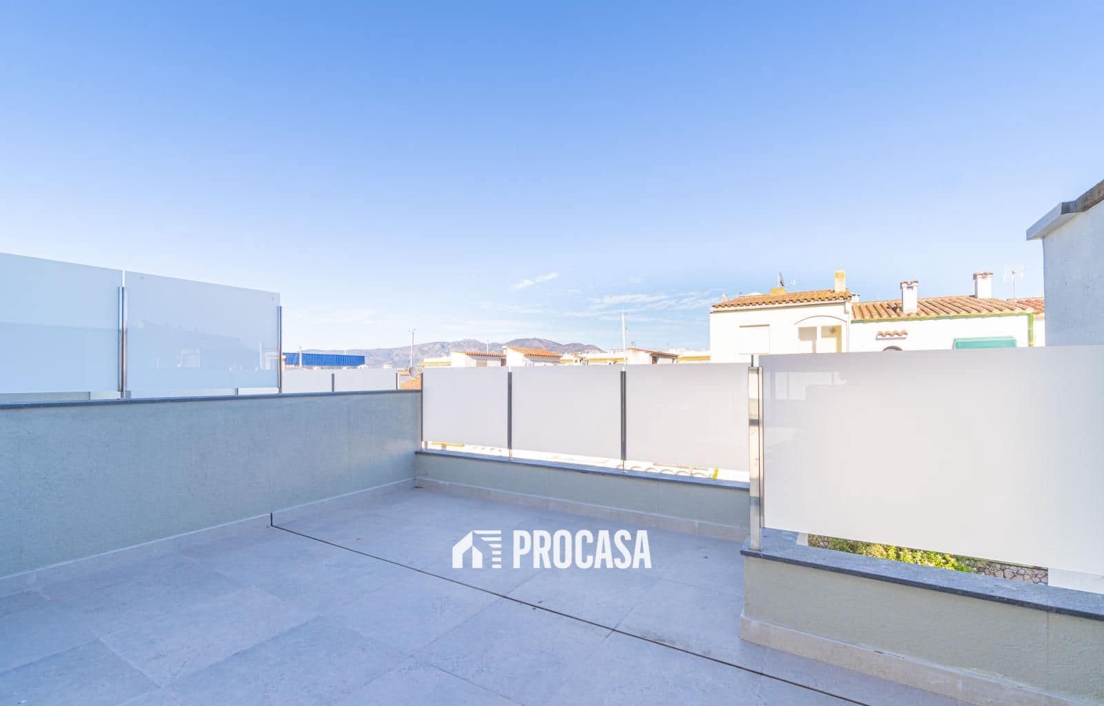 4 chambre Villa/Maison à vendre à Empuriabrava avec garage - 670 000 € (Ref: 9354049)