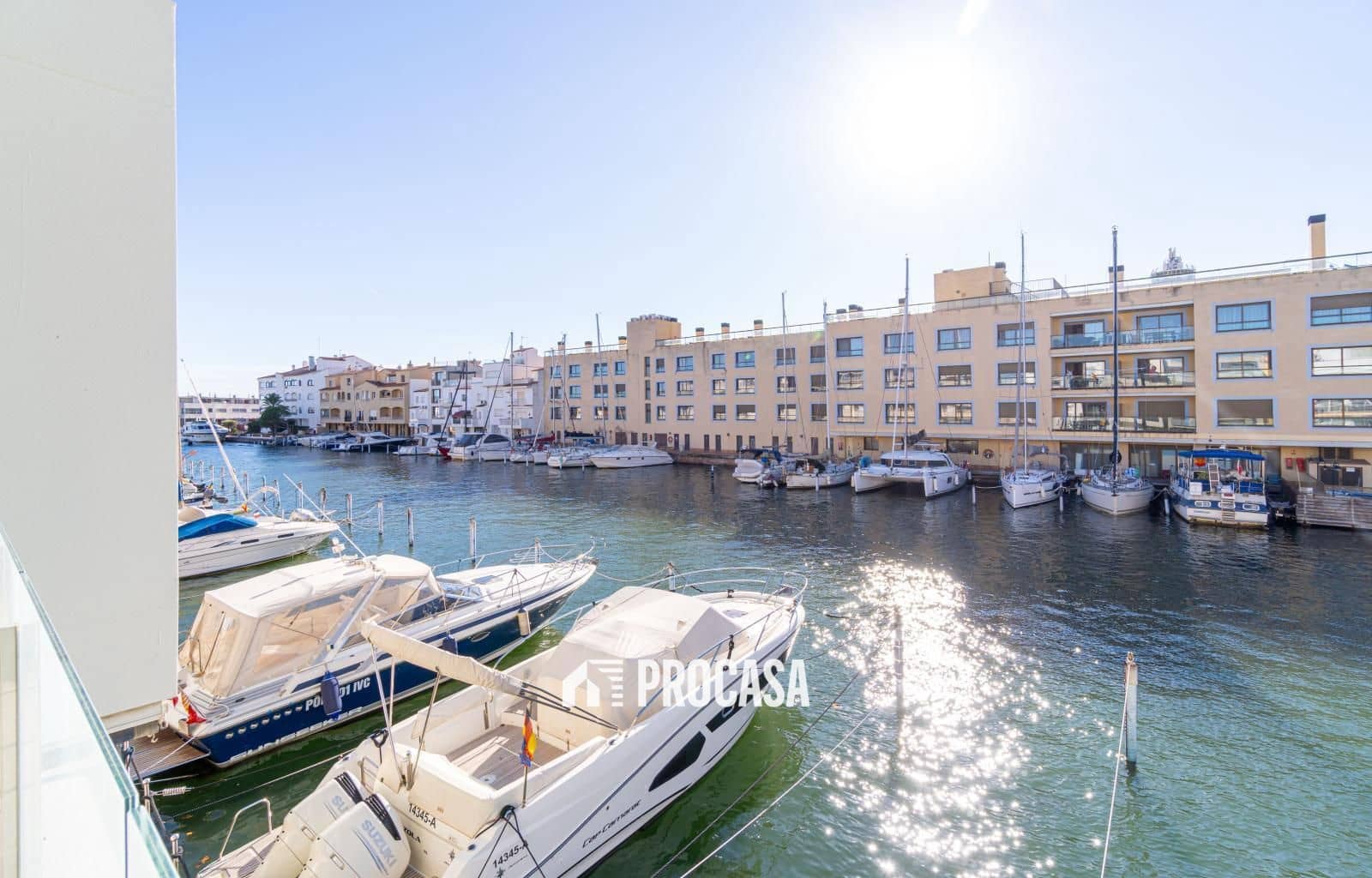 4 chambre Villa/Maison à vendre à Empuriabrava avec garage - 670 000 € (Ref: 9354049)