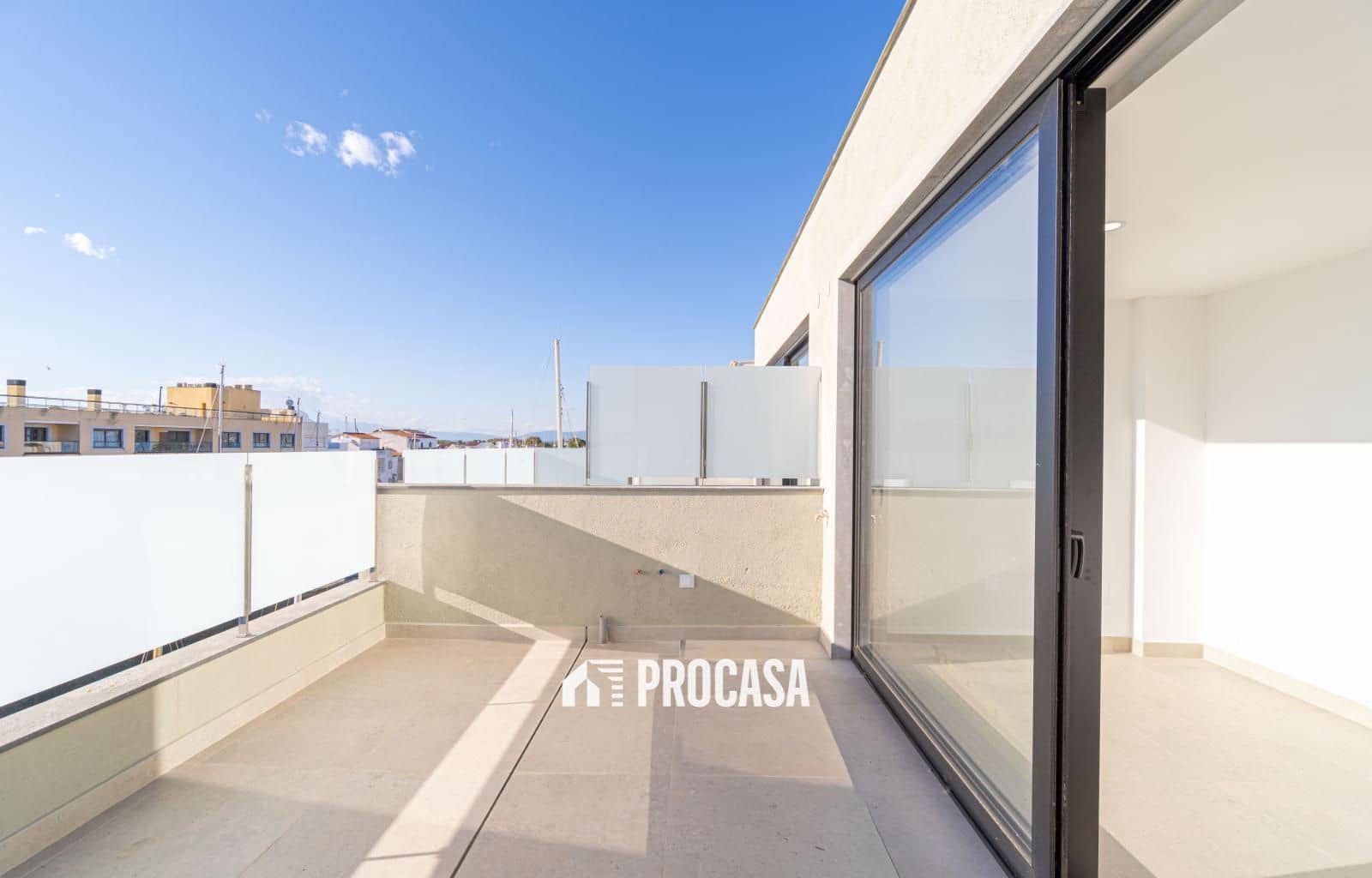 4 chambre Villa/Maison à vendre à Empuriabrava avec garage - 670 000 € (Ref: 9354049)