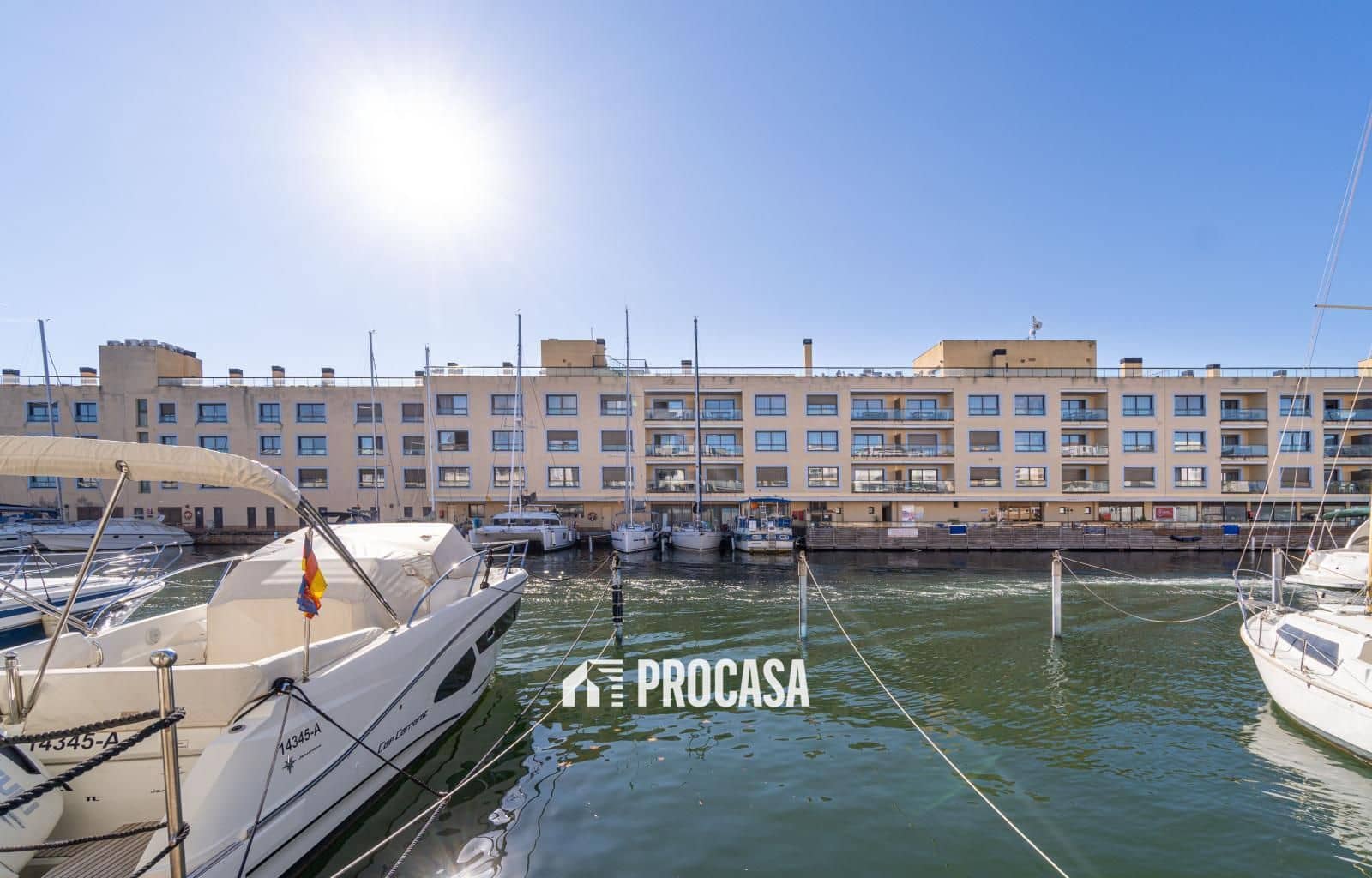 4 chambre Villa/Maison à vendre à Empuriabrava avec garage - 670 000 € (Ref: 9354049)