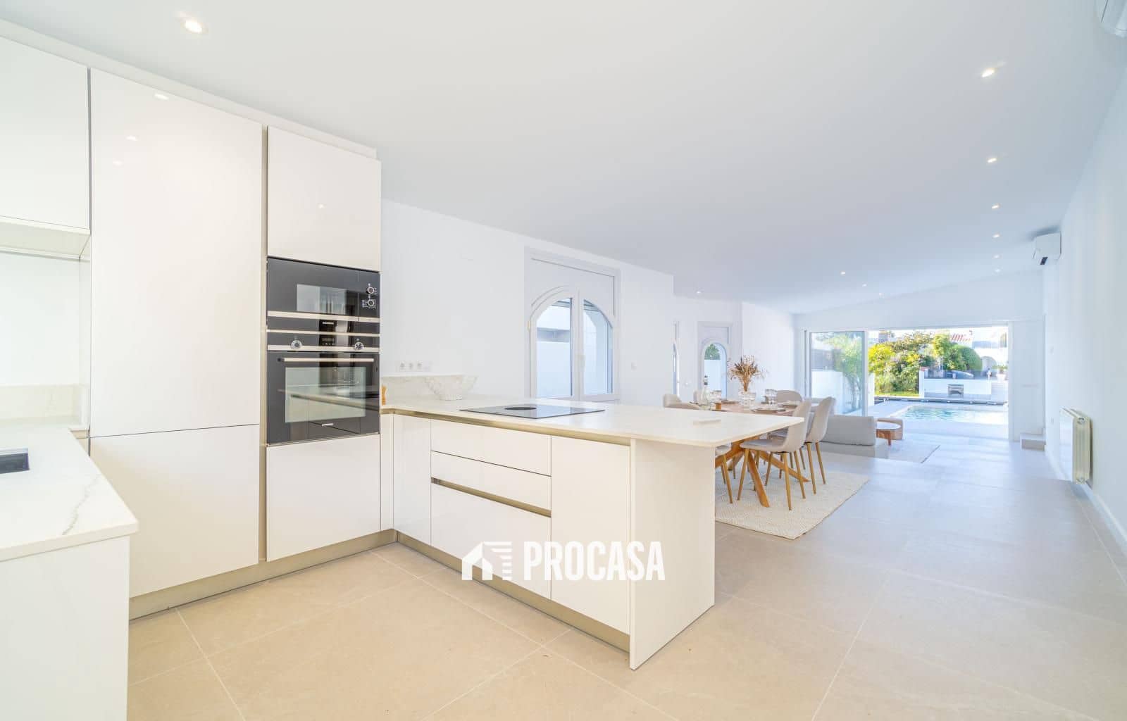 3 chambre Villa/Maison à vendre à Empuriabrava avec piscine garage - 1 050 000 € (Ref: 9369031)