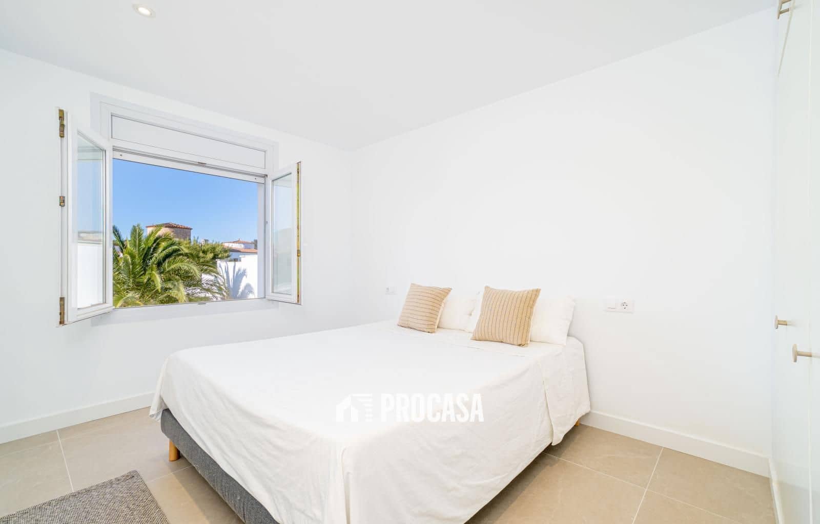 3 chambre Villa/Maison à vendre à Empuriabrava avec piscine garage - 1 050 000 € (Ref: 9369031)