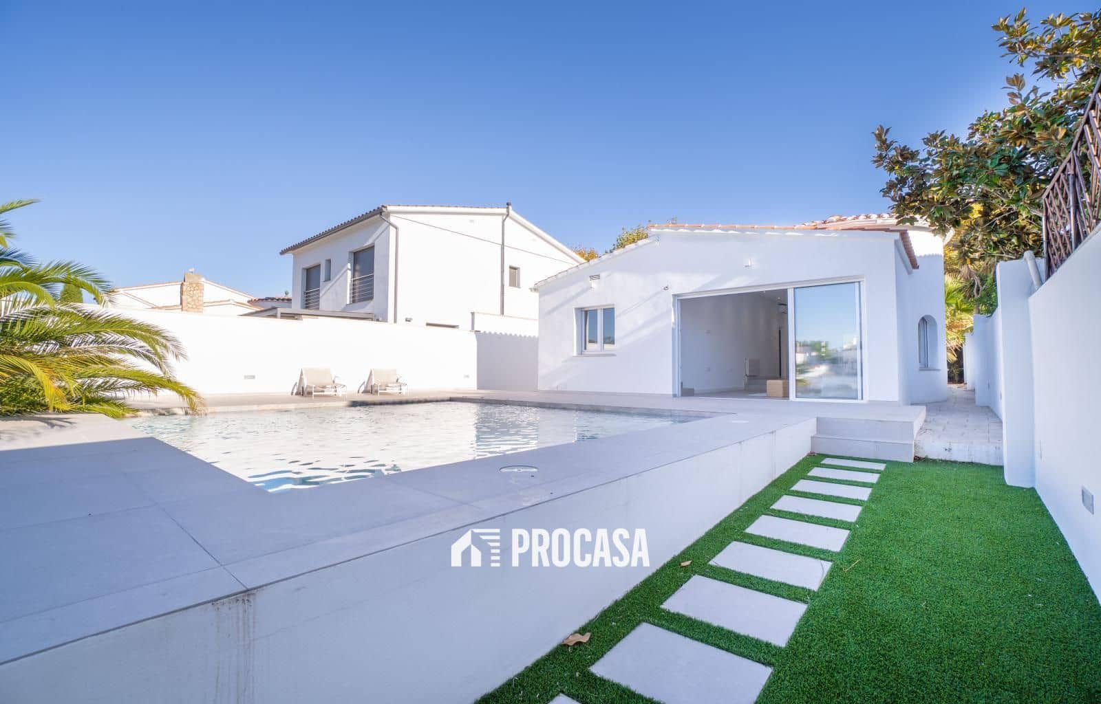 3 chambre Villa/Maison à vendre à Empuriabrava avec piscine garage - 1 050 000 € (Ref: 9369031)
