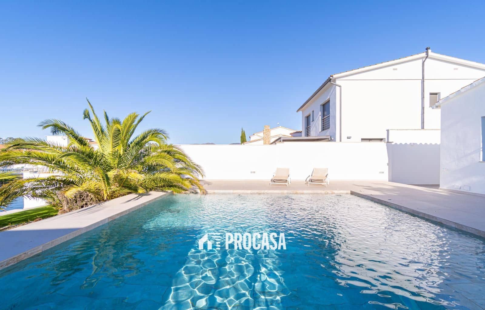 3 chambre Villa/Maison à vendre à Empuriabrava avec piscine garage - 1 050 000 € (Ref: 9369031)