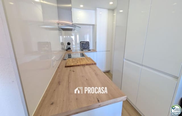 2 bedroom Flat for sale in Empuriabrava, Castelló d'Empúries - € 255,000 (Ref: 9396634)