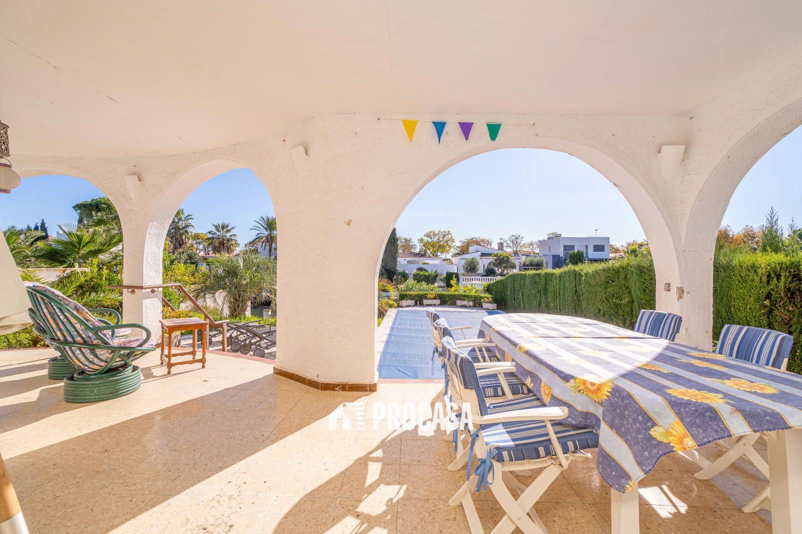 4 Zimmer Villa zu verkaufen in Empuriabrava mit Pool Garage - 890.000 € (Ref: 9399645)