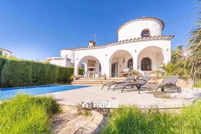 4 Zimmer Villa zu verkaufen in Empuriabrava, Castelló d'Empúries mit Pool Garage - 890.000 € (Ref: 9399645)