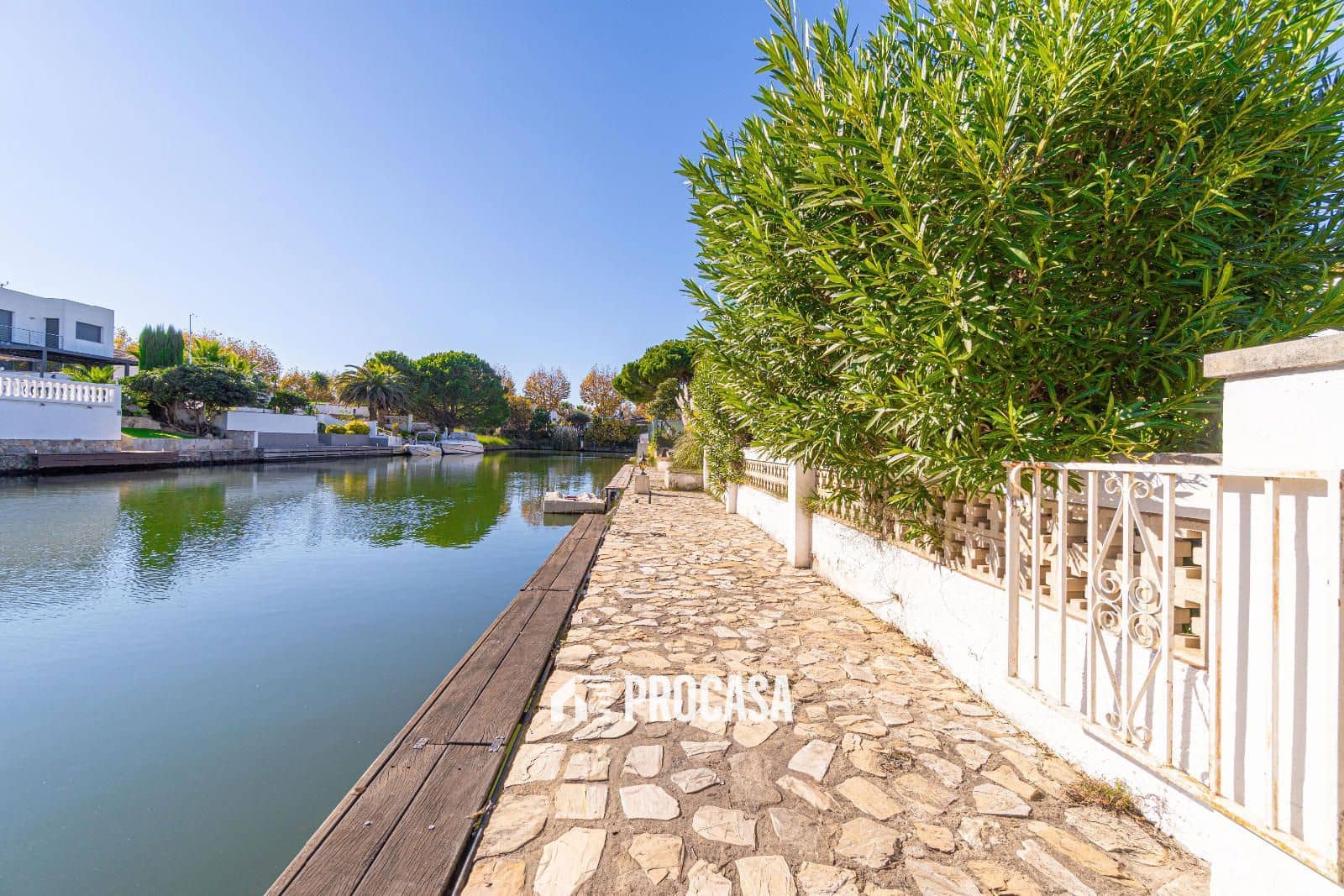 4 Zimmer Villa zu verkaufen in Empuriabrava mit Pool Garage - 890.000 € (Ref: 9399645)