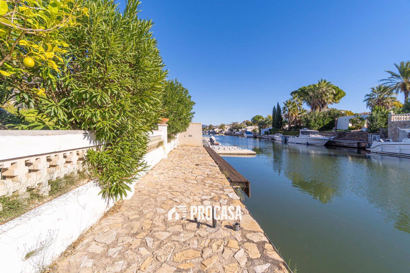 4 Zimmer Villa zu verkaufen in Empuriabrava mit Pool Garage - 890.000 € (Ref: 9399645)