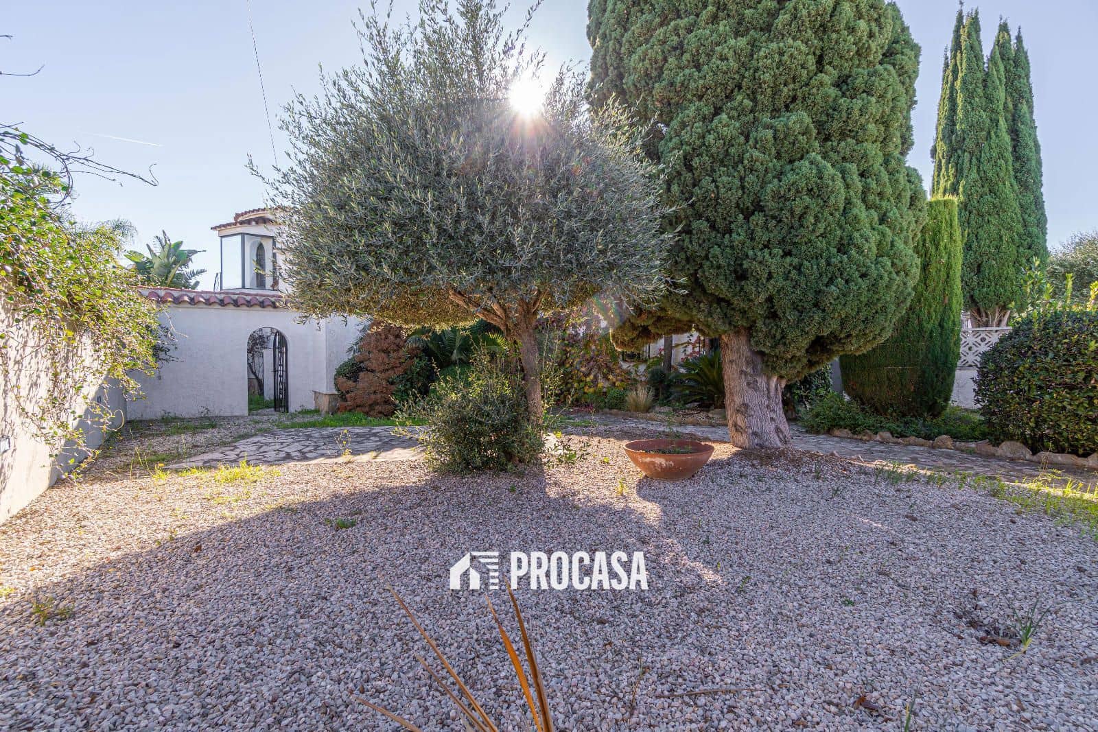 4 Zimmer Villa zu verkaufen in Empuriabrava mit Pool Garage - 890.000 € (Ref: 9399645)