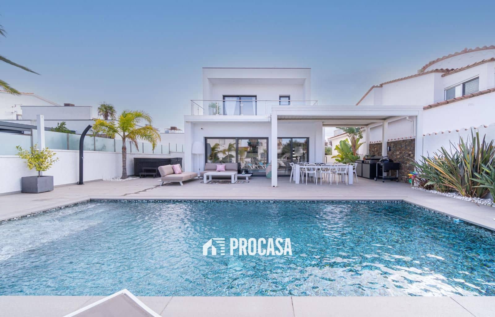 5 bedroom Villa for sale in Empuriabrava with pool garage - € 1,259,000 (Ref: 9412287)