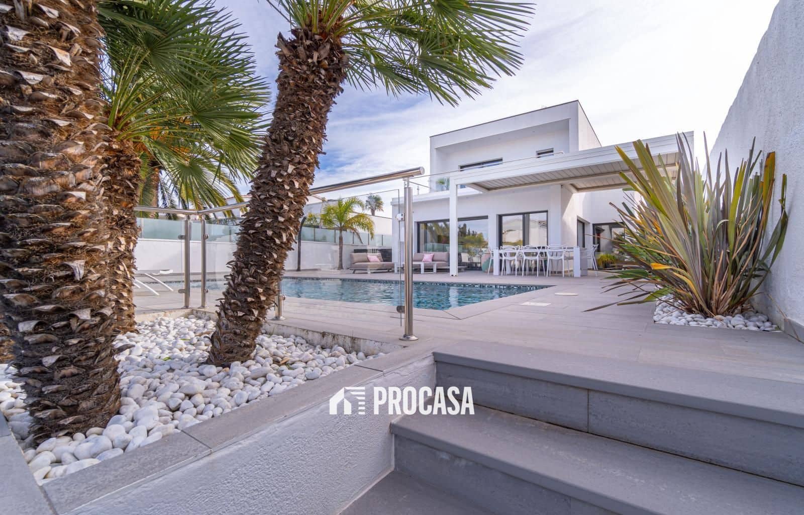 5 bedroom Villa for sale in Empuriabrava with pool garage - € 1,259,000 (Ref: 9412287)