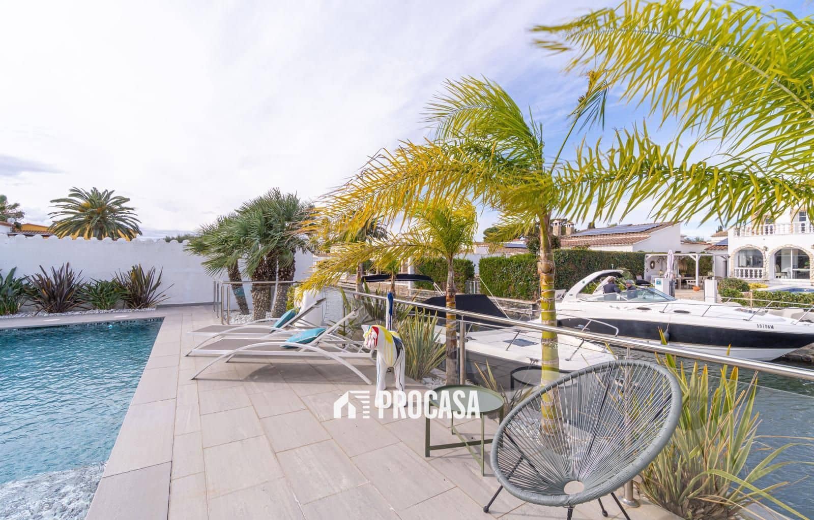 5 bedroom Villa for sale in Empuriabrava with pool garage - € 1,259,000 (Ref: 9412287)