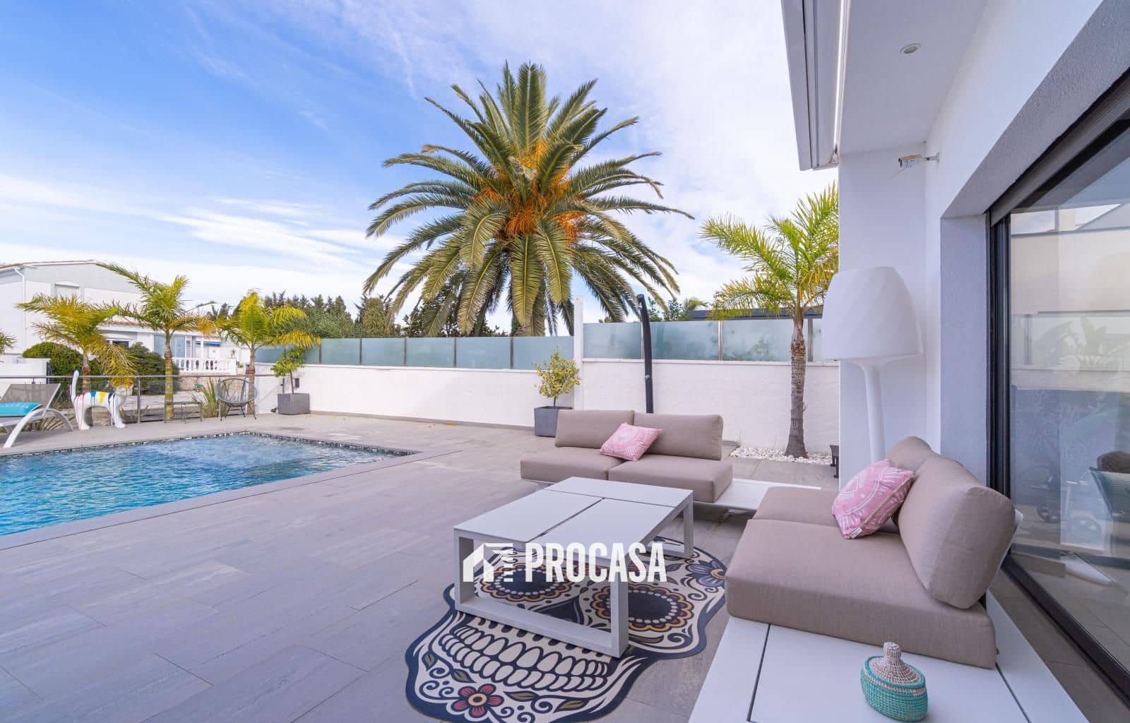 5 bedroom Villa for sale in Empuriabrava with pool garage - € 1,259,000 (Ref: 9412287)