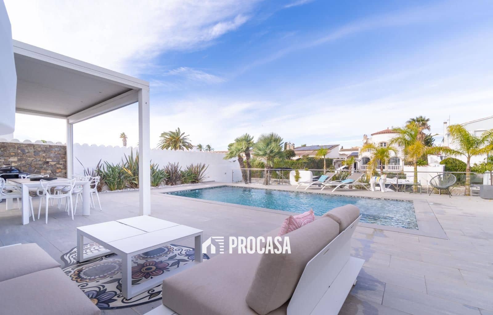5 bedroom Villa for sale in Empuriabrava with pool garage - € 1,259,000 (Ref: 9412287)
