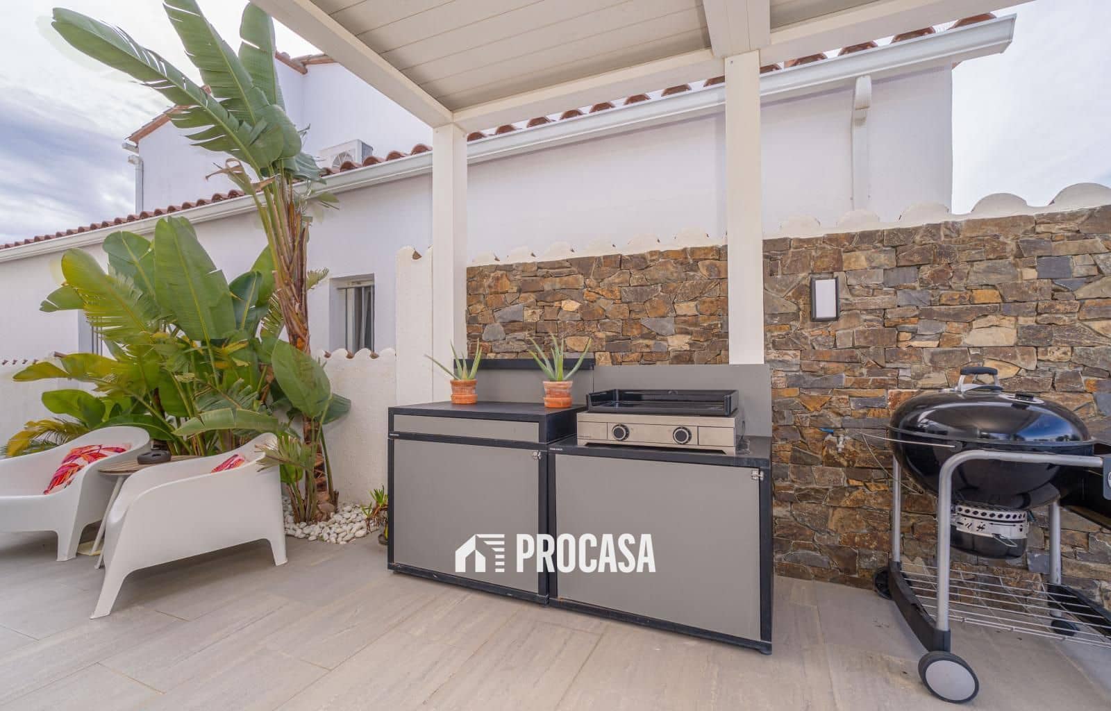 5 bedroom Villa for sale in Empuriabrava with pool garage - € 1,259,000 (Ref: 9412287)