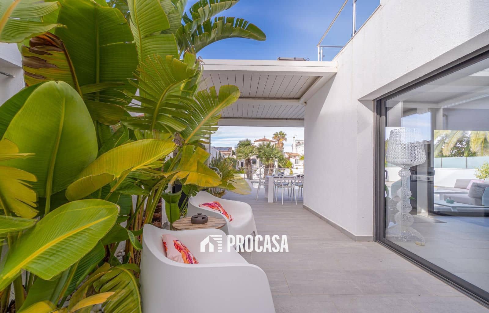 5 bedroom Villa for sale in Empuriabrava with pool garage - € 1,259,000 (Ref: 9412287)