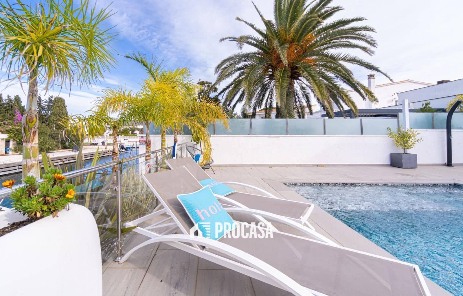 5 bedroom Villa for sale in Empuriabrava with pool garage - € 1,259,000 (Ref: 9412287)