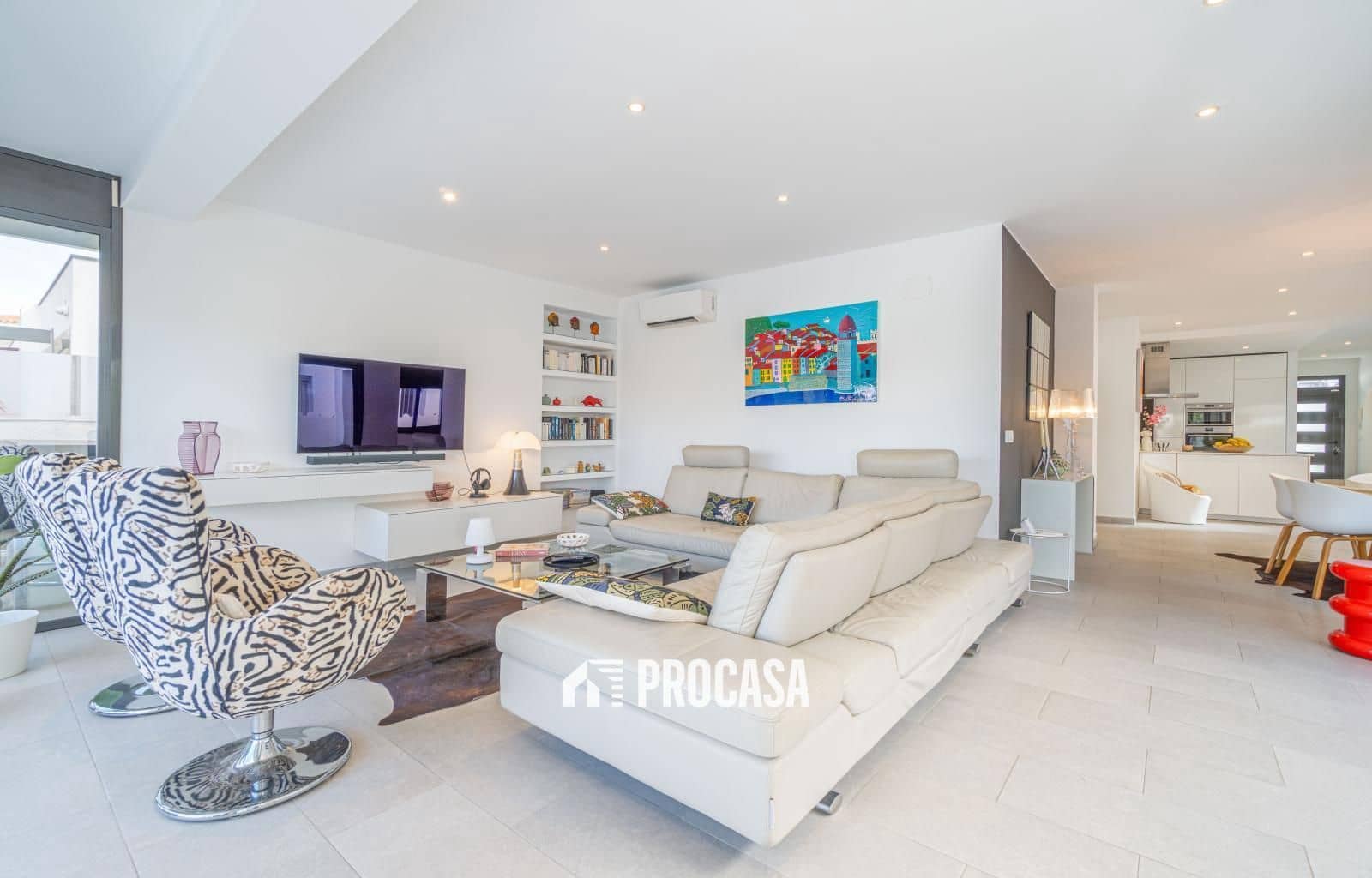 5 bedroom Villa for sale in Empuriabrava with pool garage - € 1,259,000 (Ref: 9412287)