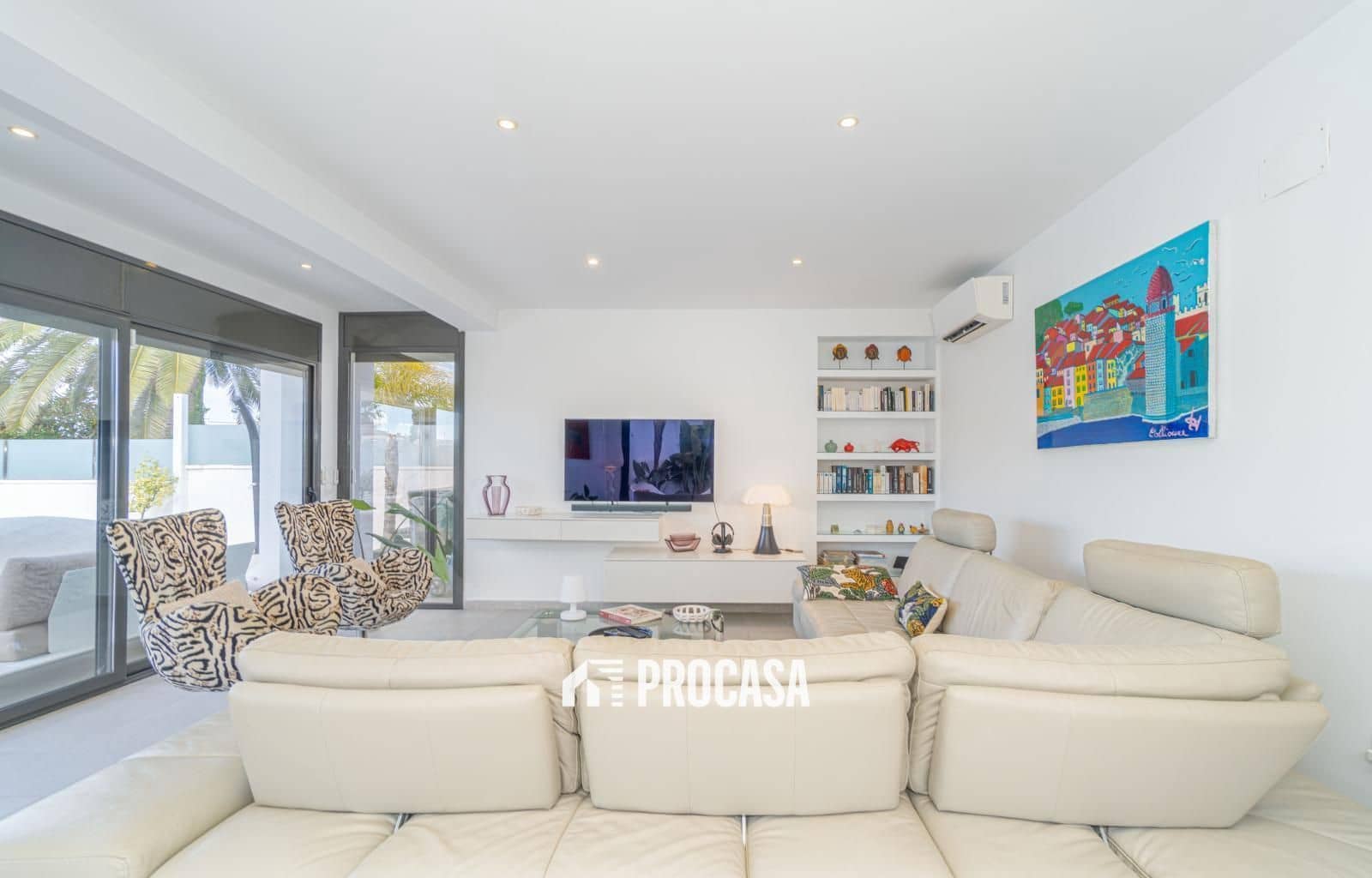 5 bedroom Villa for sale in Empuriabrava with pool garage - € 1,259,000 (Ref: 9412287)