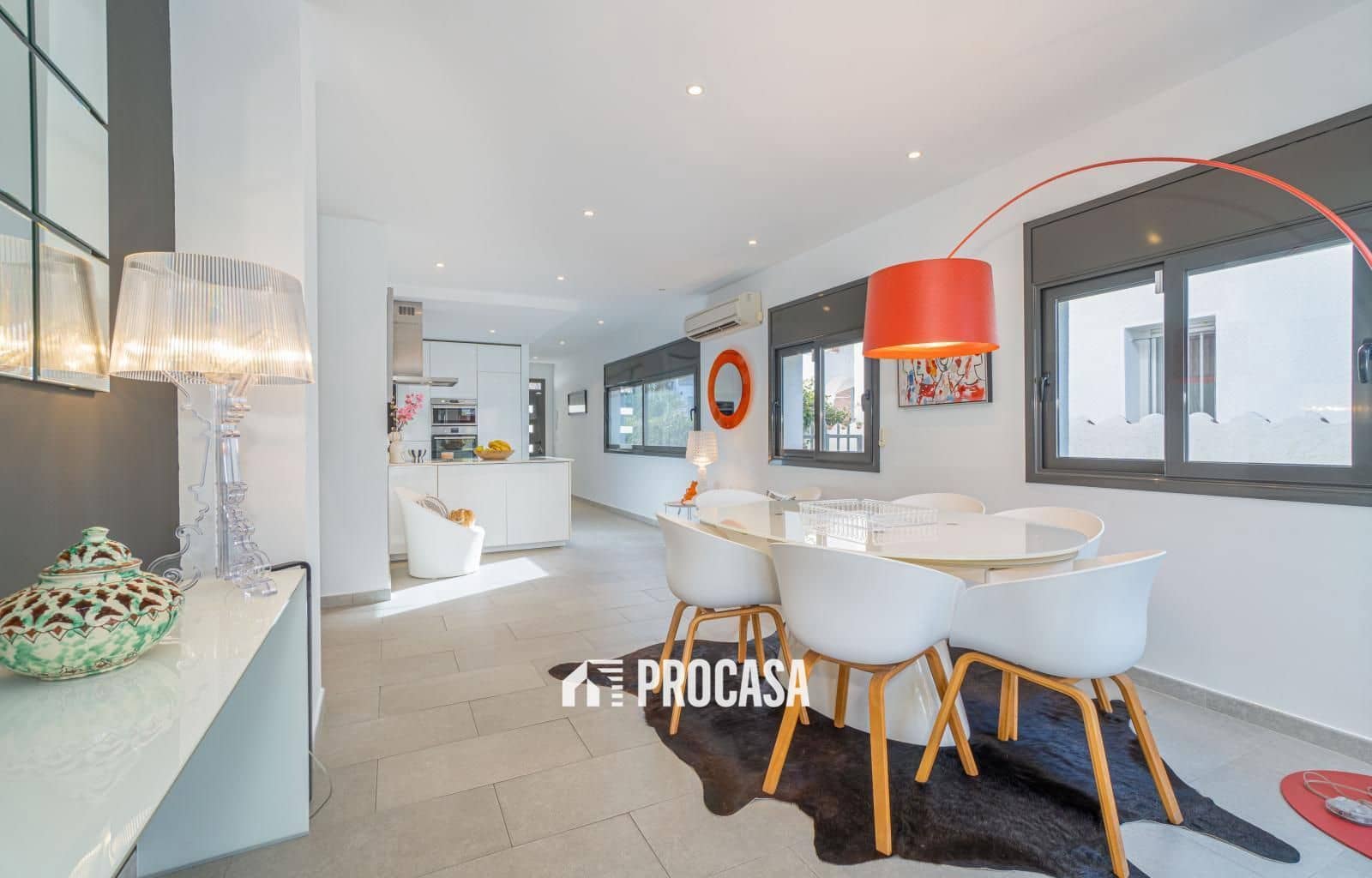 5 bedroom Villa for sale in Empuriabrava with pool garage - € 1,259,000 (Ref: 9412287)