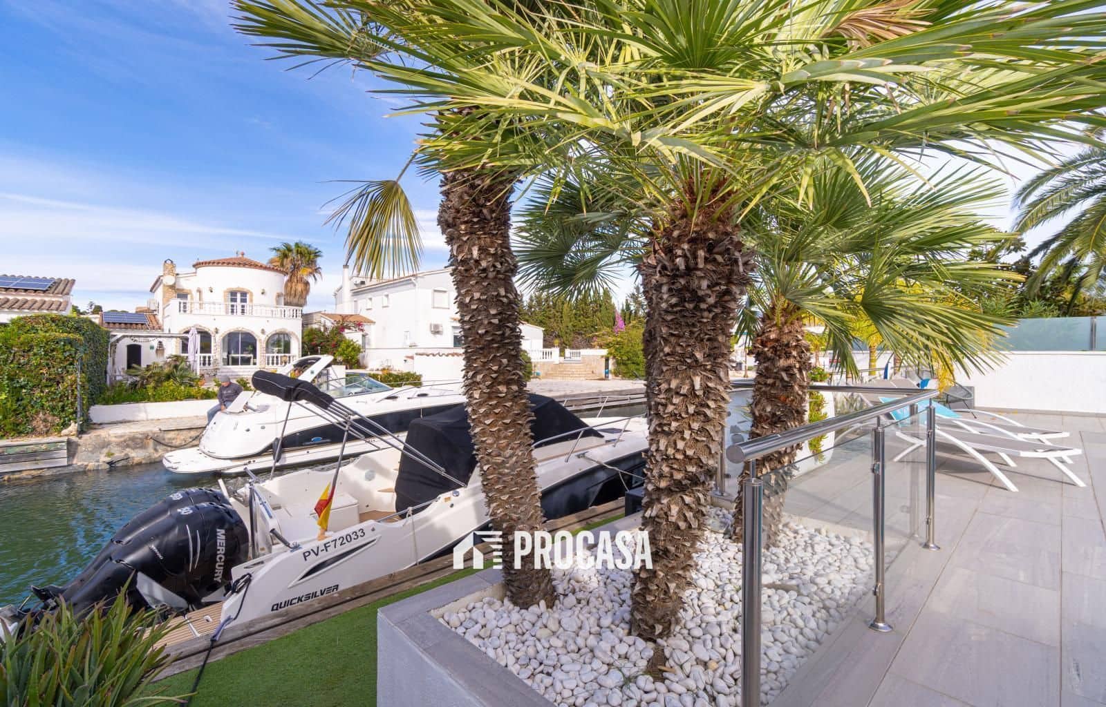 5 bedroom Villa for sale in Empuriabrava with pool garage - € 1,259,000 (Ref: 9412287)