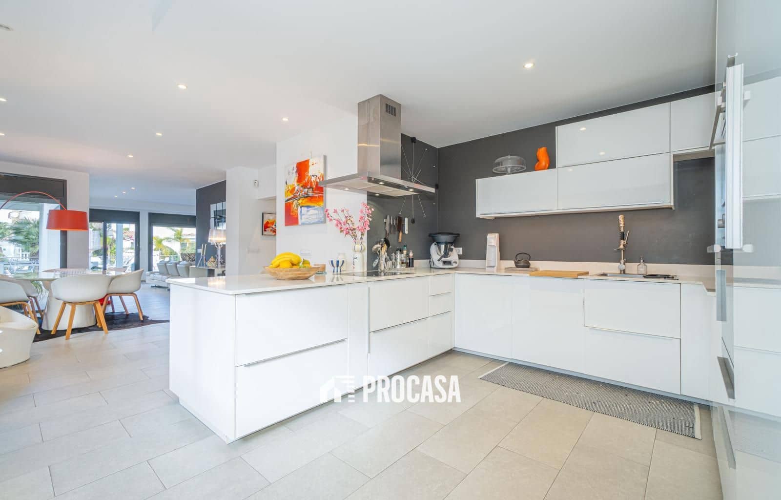 5 bedroom Villa for sale in Empuriabrava with pool garage - € 1,259,000 (Ref: 9412287)