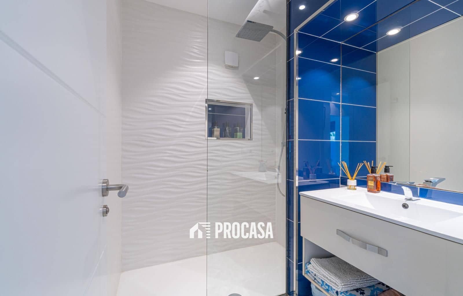 5 bedroom Villa for sale in Empuriabrava with pool garage - € 1,259,000 (Ref: 9412287)