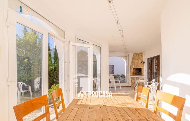 3 soveværelse Villa til salg i Empuriabrava, Castelló d'Empúries med garage - € 860.000 (Ref: 9425849)