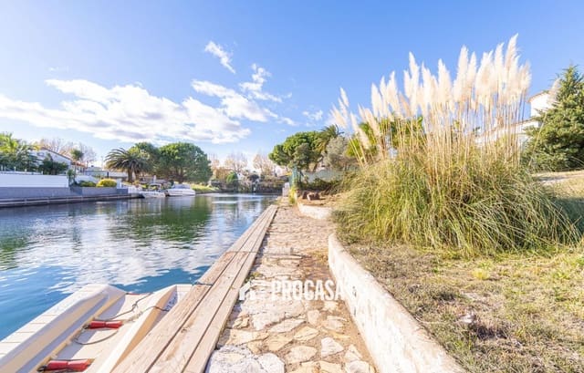 3 soveværelse Villa til salg i Empuriabrava, Castelló d'Empúries med garage - € 860.000 (Ref: 9425849)