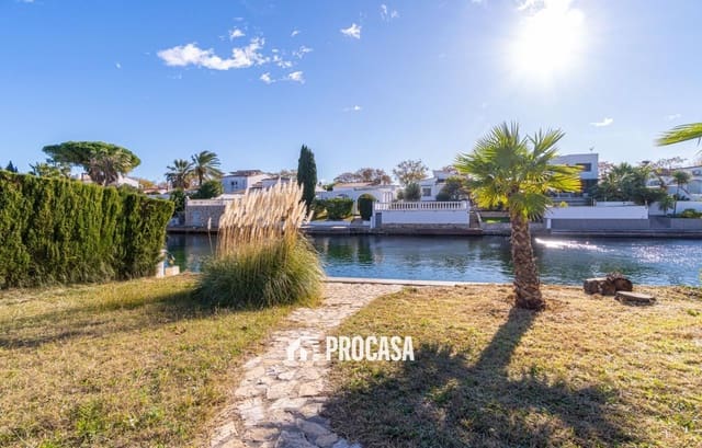 3 soveværelse Villa til salg i Empuriabrava, Castelló d'Empúries med garage - € 860.000 (Ref: 9425849)