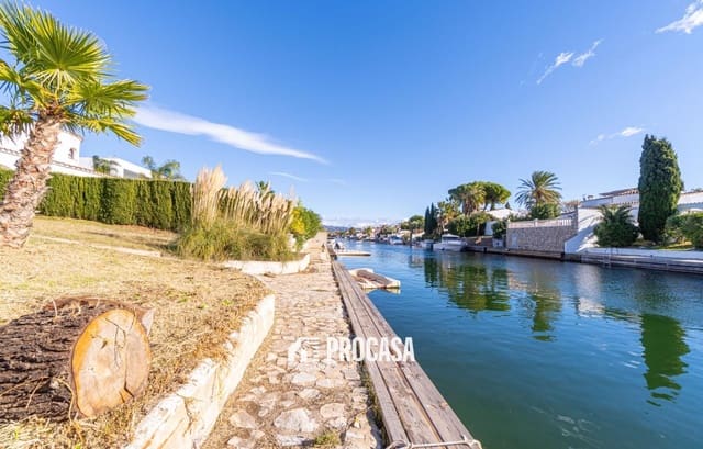 3 soveværelse Villa til salg i Empuriabrava, Castelló d'Empúries med garage - € 860.000 (Ref: 9425849)