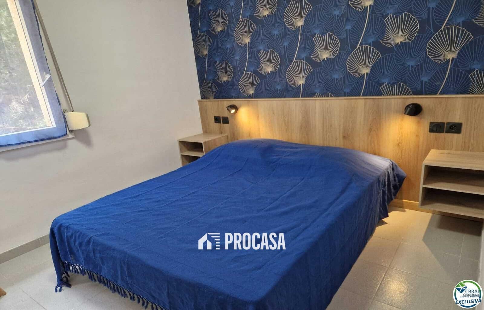 2 bedroom Flat for sale in Roses - € 225,000 (Ref: 9425850)