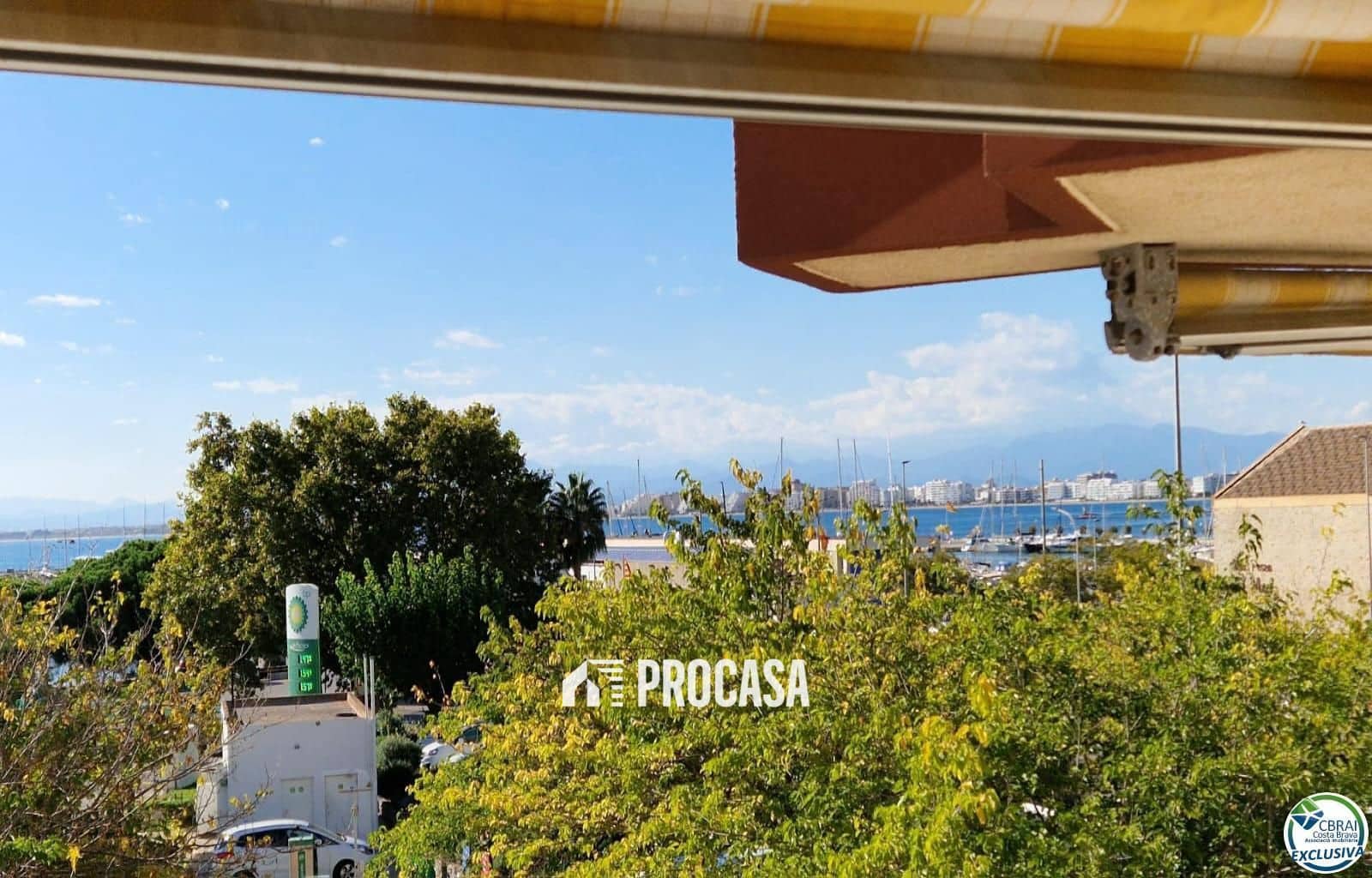 2 bedroom Flat for sale in Roses - € 225,000 (Ref: 9425850)