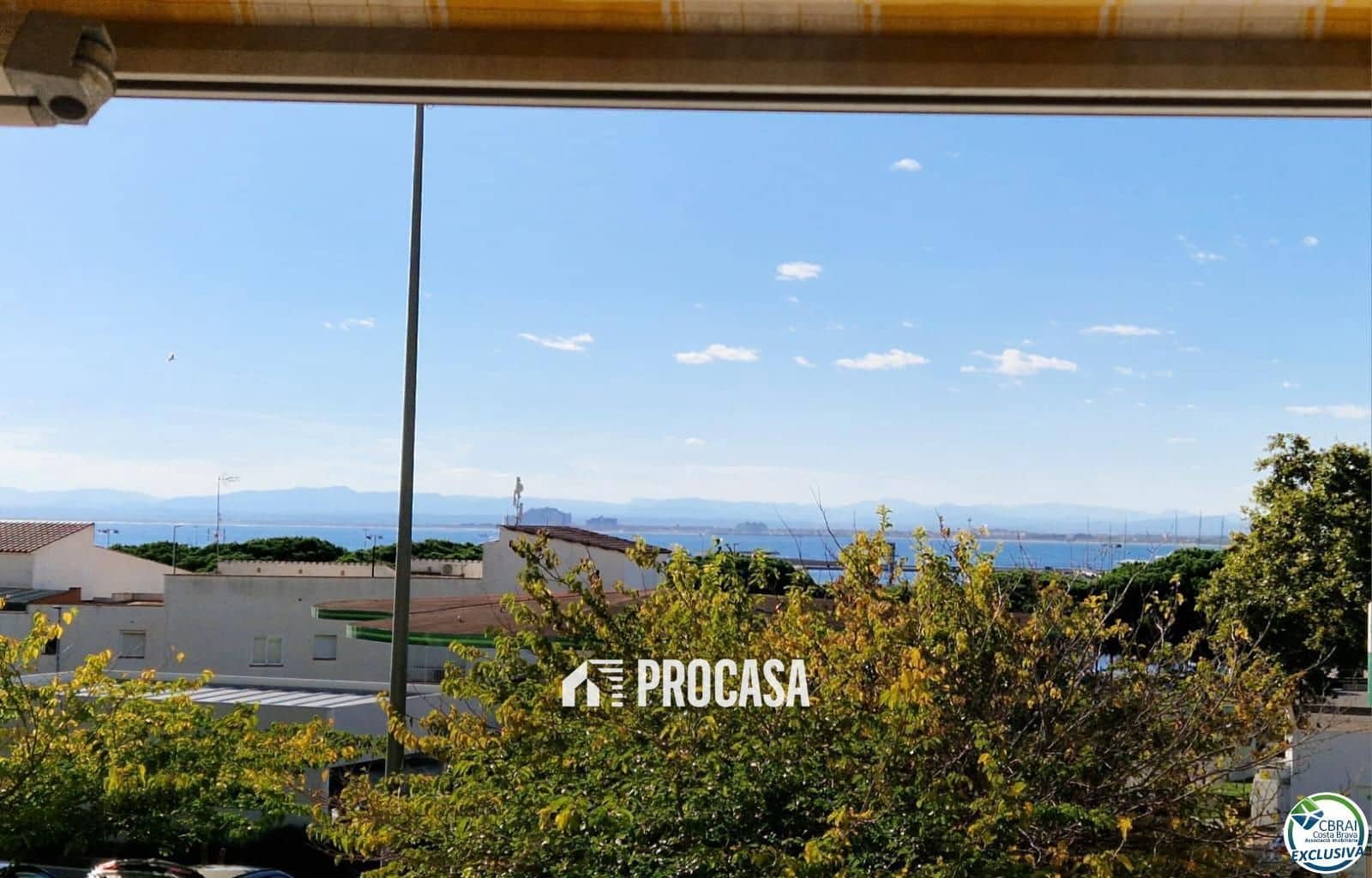 2 bedroom Flat for sale in Roses - € 225,000 (Ref: 9425850)