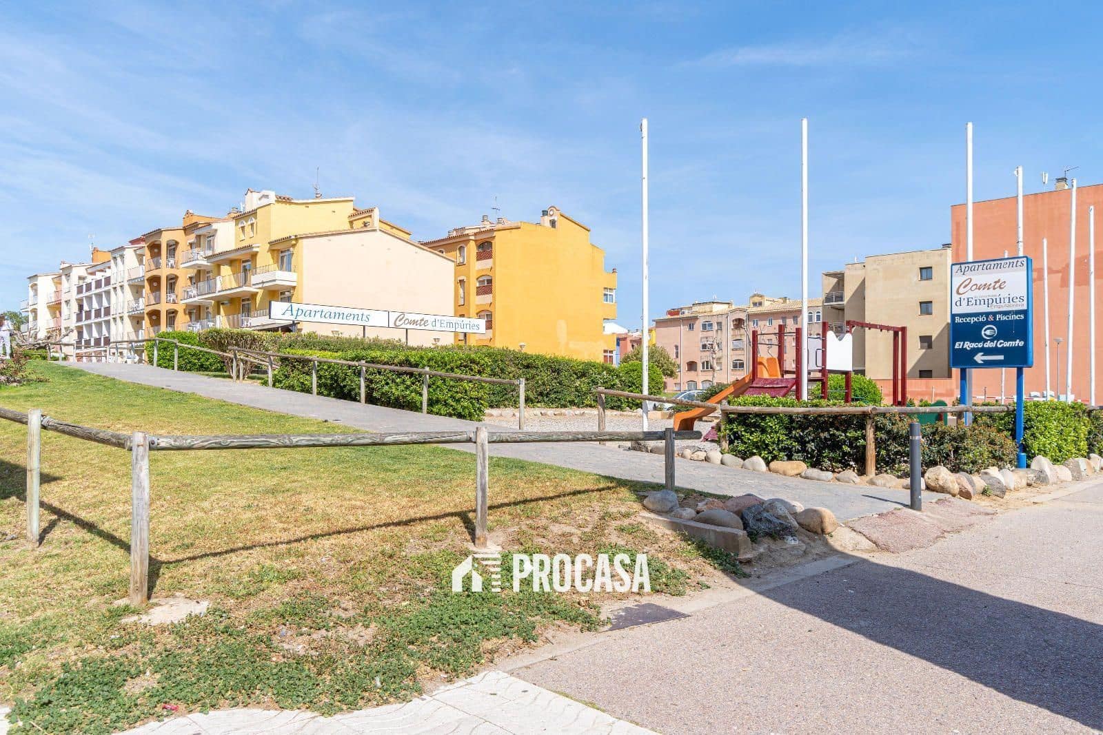 2 soveværelse Lejlighed til salg i Empuriabrava med swimmingpool - € 195.000 (Ref: 9428233)