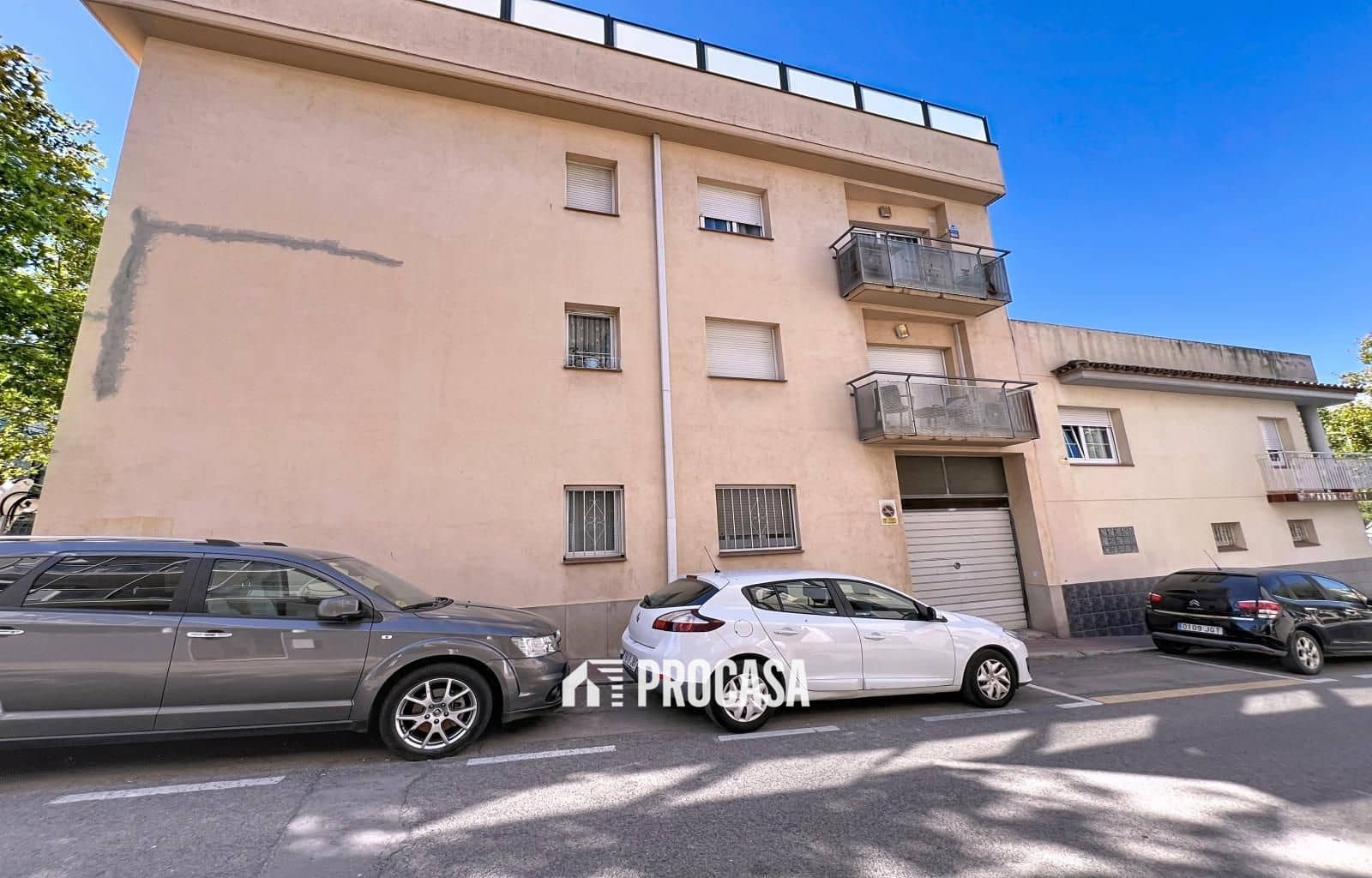 2 bedroom Flat for sale in Roses - € 185,000 (Ref: 9436007)