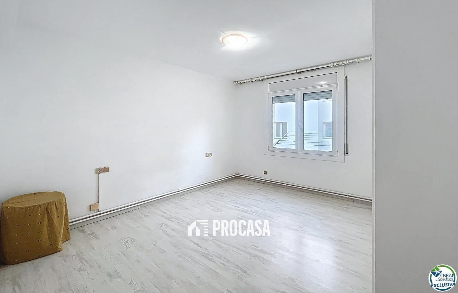 2 bedroom Flat for sale in Roses - € 185,000 (Ref: 9438139)