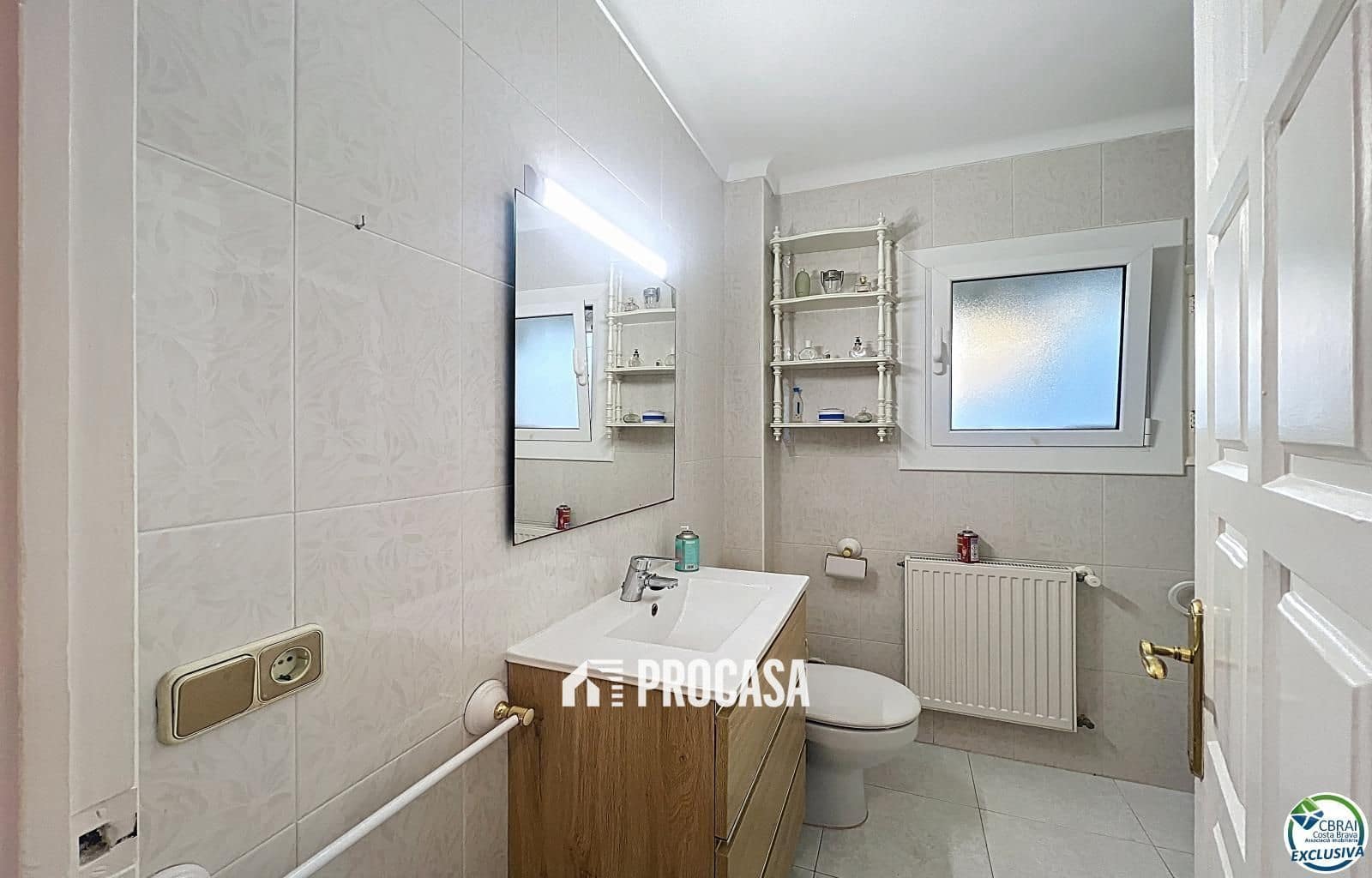 2 bedroom Flat for sale in Roses - € 185,000 (Ref: 9438139)