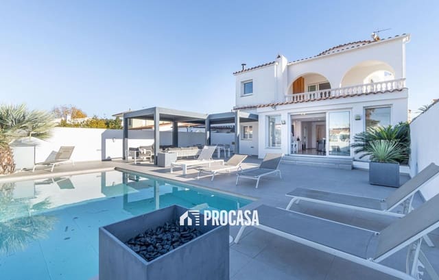 7 soveværelse Villa til salg i Empuriabrava, Castelló d'Empúries med swimmingpool garage - € 1.450.000 (Ref: 9444625)