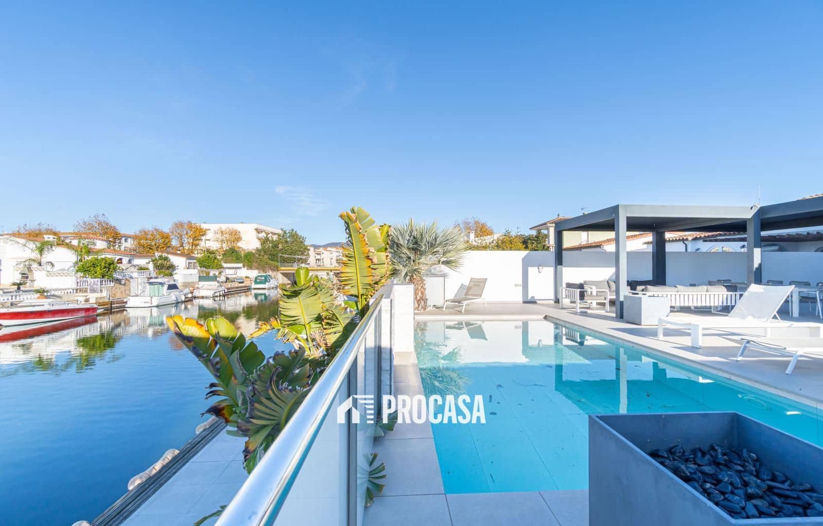 7 soveværelse Villa til salg i Empuriabrava med swimmingpool garage - € 1.450.000 (Ref: 9444625)