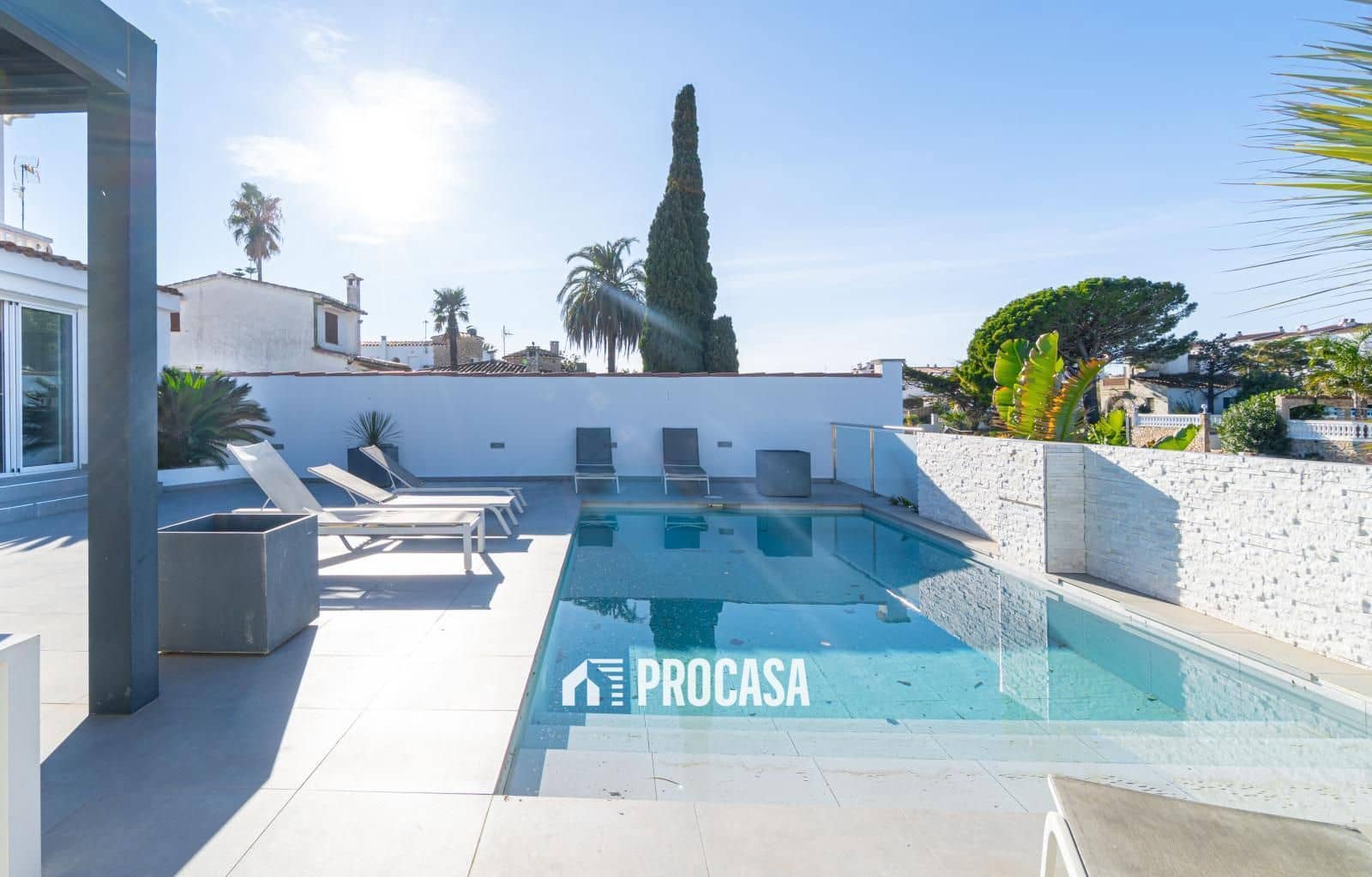 7 soveværelse Villa til salg i Empuriabrava med swimmingpool garage - € 1.450.000 (Ref: 9444625)