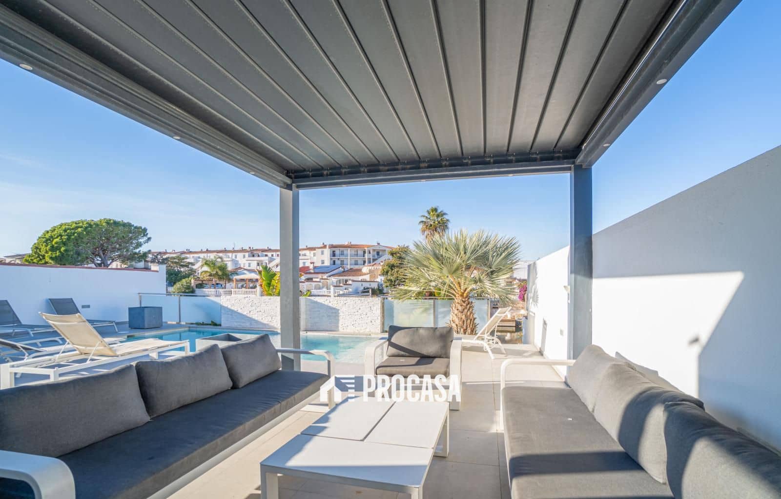7 soveværelse Villa til salg i Empuriabrava med swimmingpool garage - € 1.450.000 (Ref: 9444625)