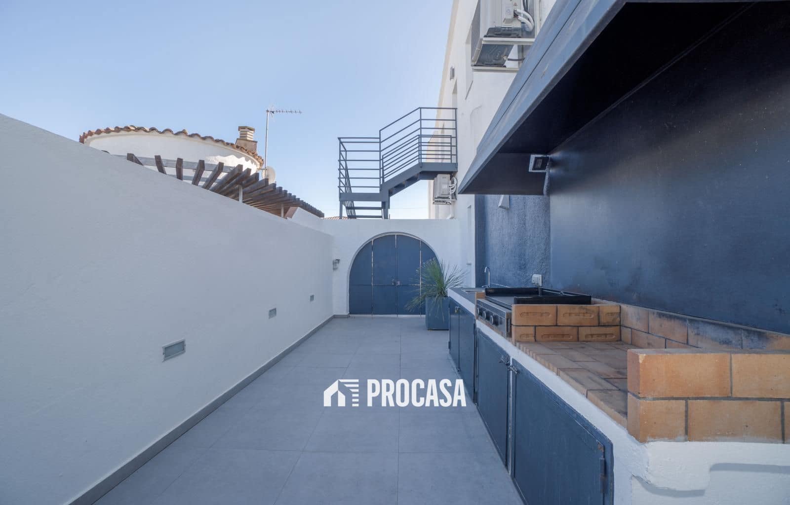 7 soveværelse Villa til salg i Empuriabrava med swimmingpool garage - € 1.450.000 (Ref: 9444625)