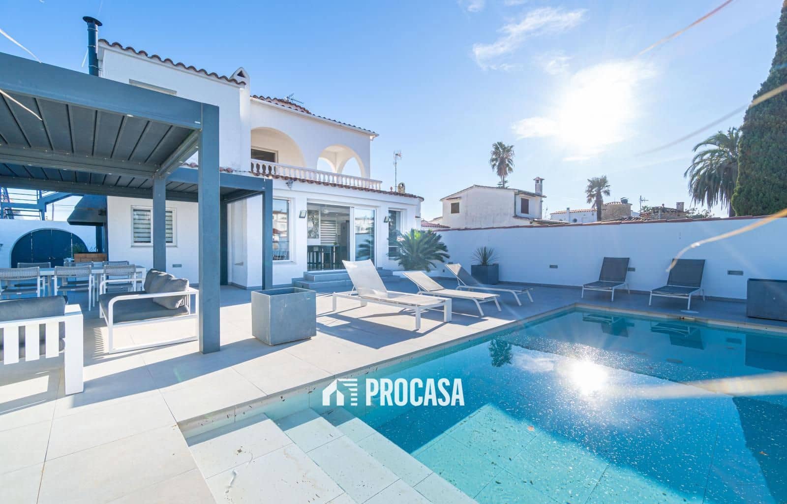 7 soveværelse Villa til salg i Empuriabrava med swimmingpool garage - € 1.450.000 (Ref: 9444625)