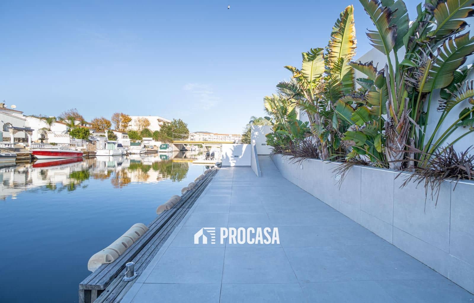 7 soveværelse Villa til salg i Empuriabrava med swimmingpool garage - € 1.450.000 (Ref: 9444625)