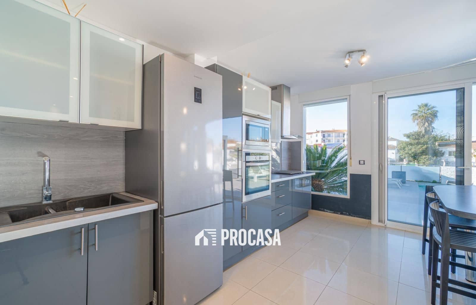 7 soveværelse Villa til salg i Empuriabrava med swimmingpool garage - € 1.450.000 (Ref: 9444625)