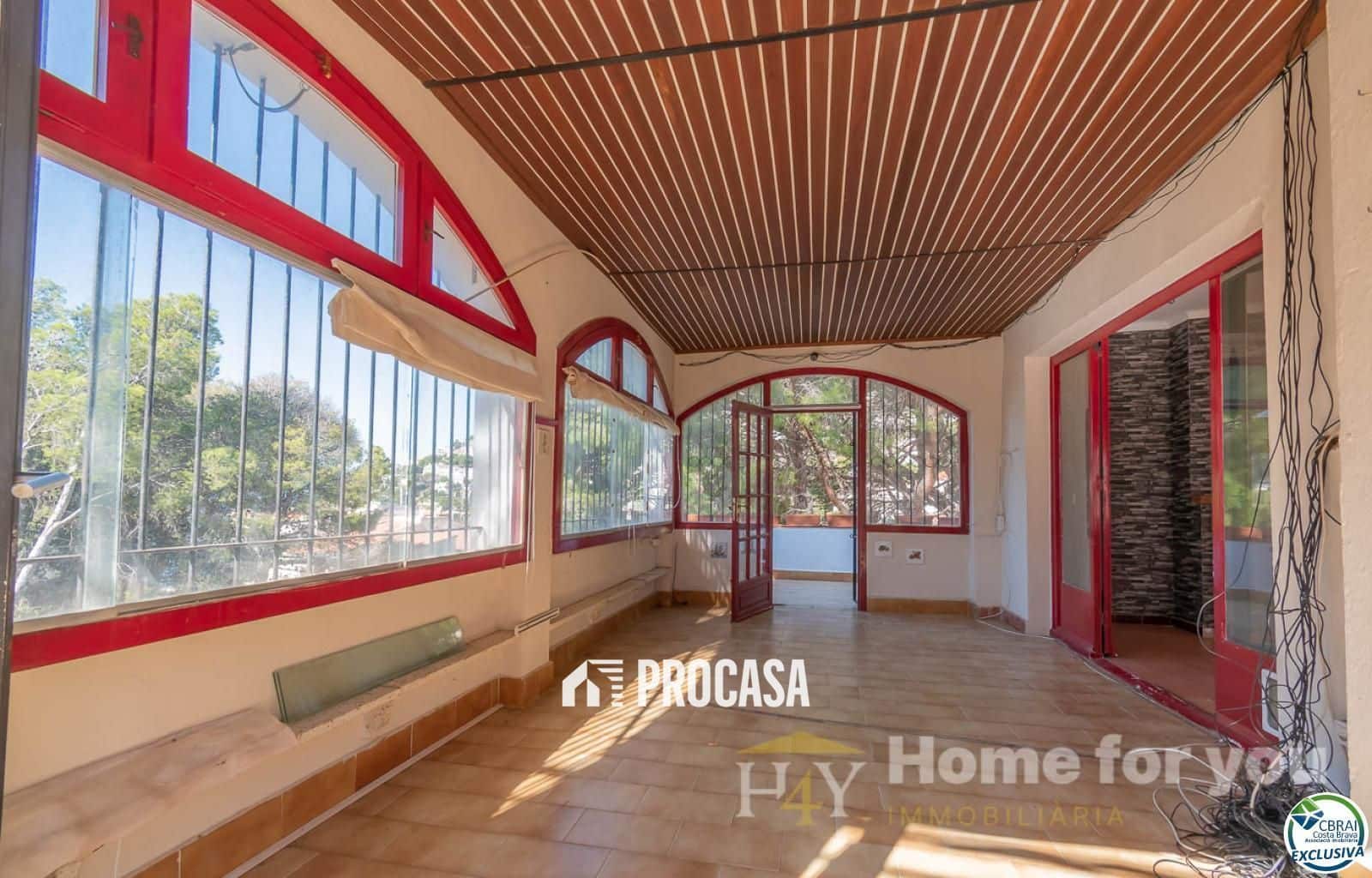 Chalet de 4 habitaciones en Roses en venta con garaje - 645.000 € (Ref: 9449607)