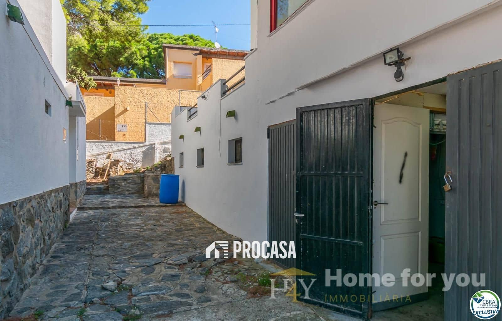 Chalet de 4 habitaciones en Roses en venta con garaje - 645.000 € (Ref: 9449607)