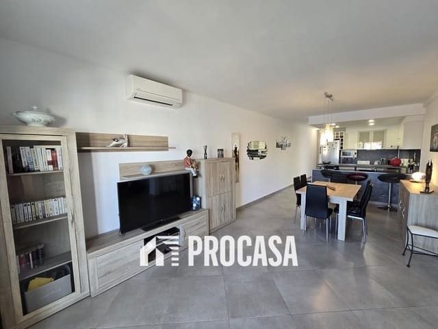 2 bedroom Flat for sale in Empuriabrava, Castelló d'Empúries with pool garage - € 249,000 (Ref: 9458423)